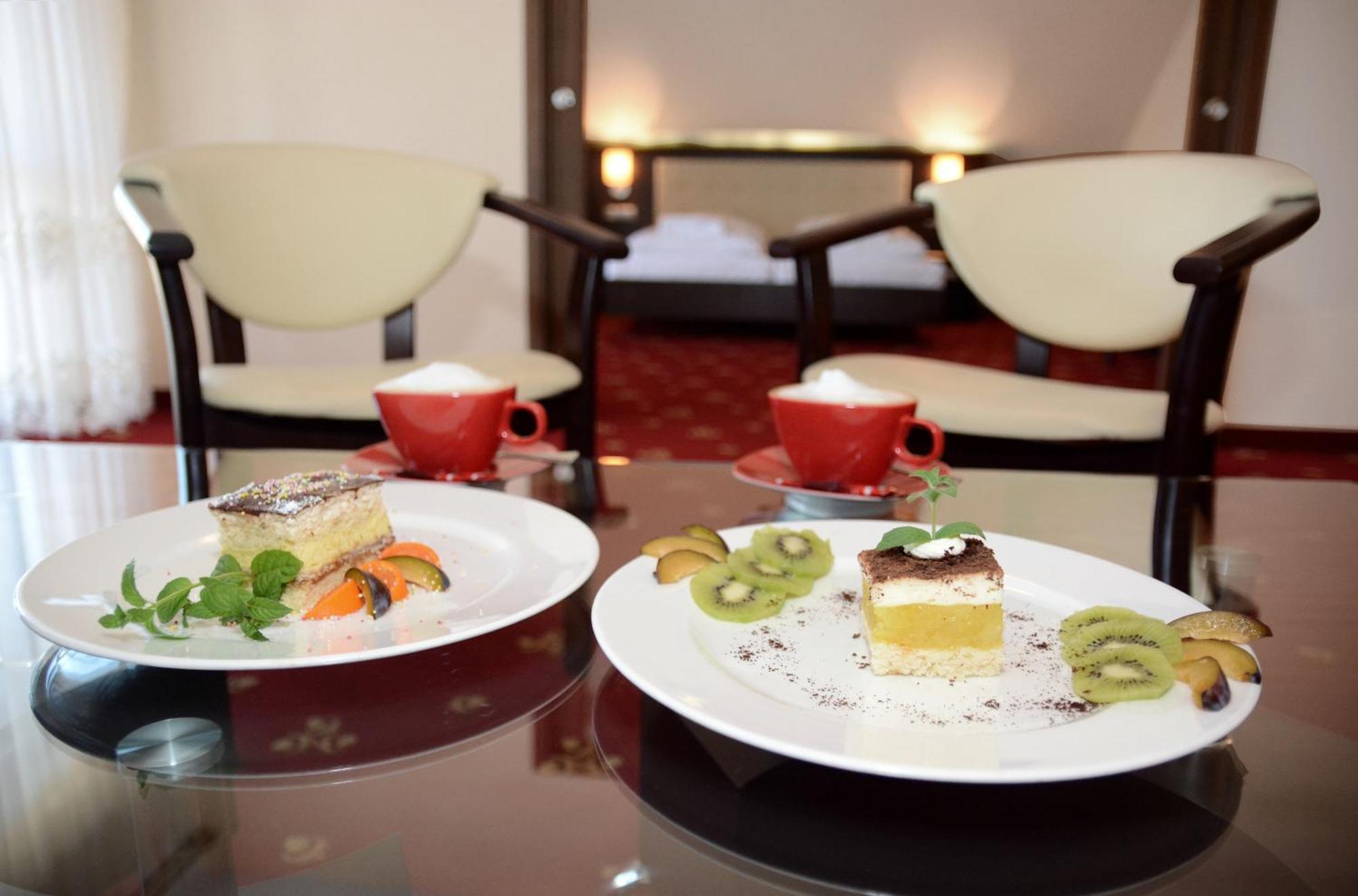 Hotel Swietokrzyski Dwor Нова Свупья Екстер'єр фото