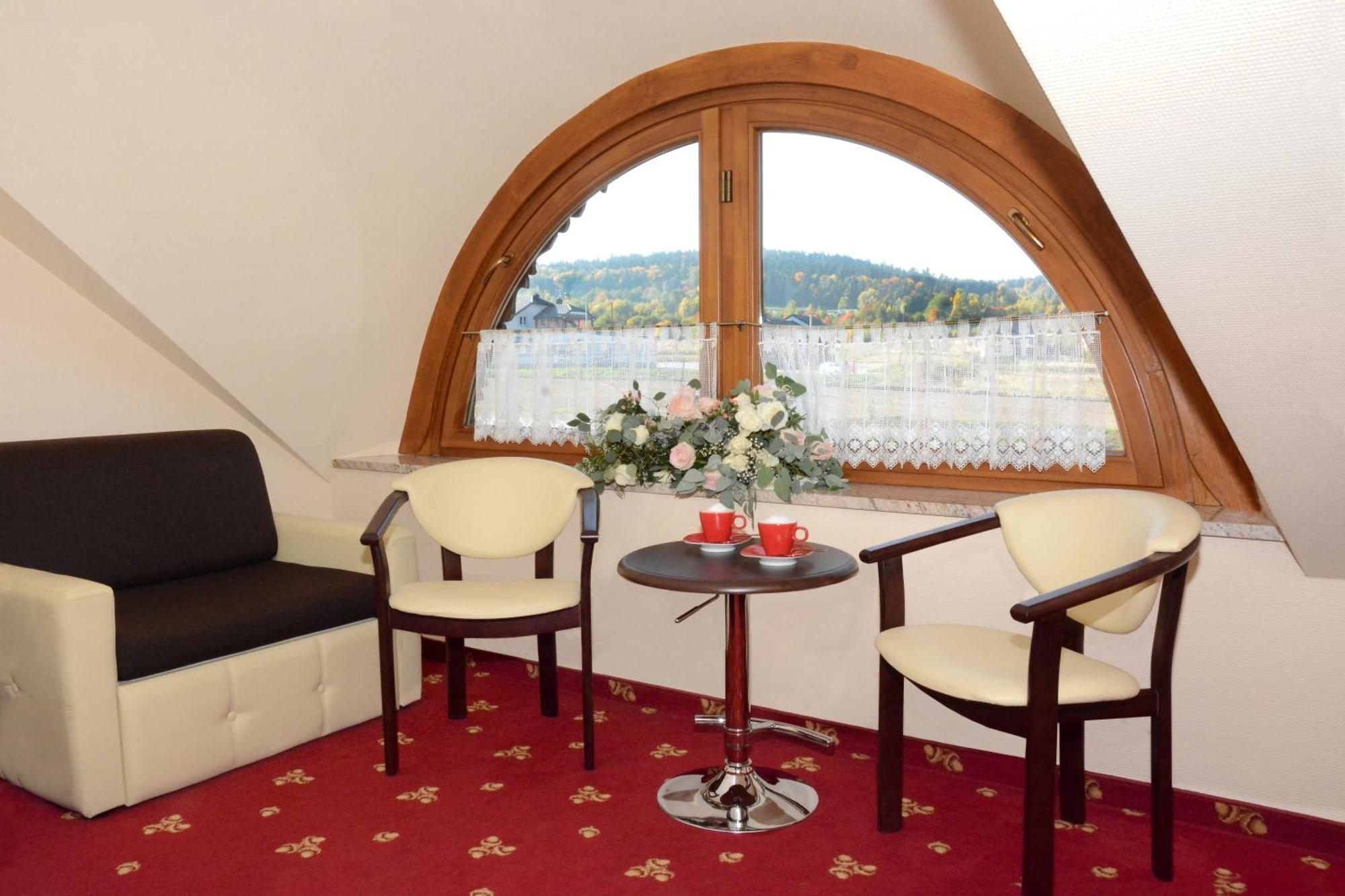 Hotel Swietokrzyski Dwor Нова Свупья Екстер'єр фото