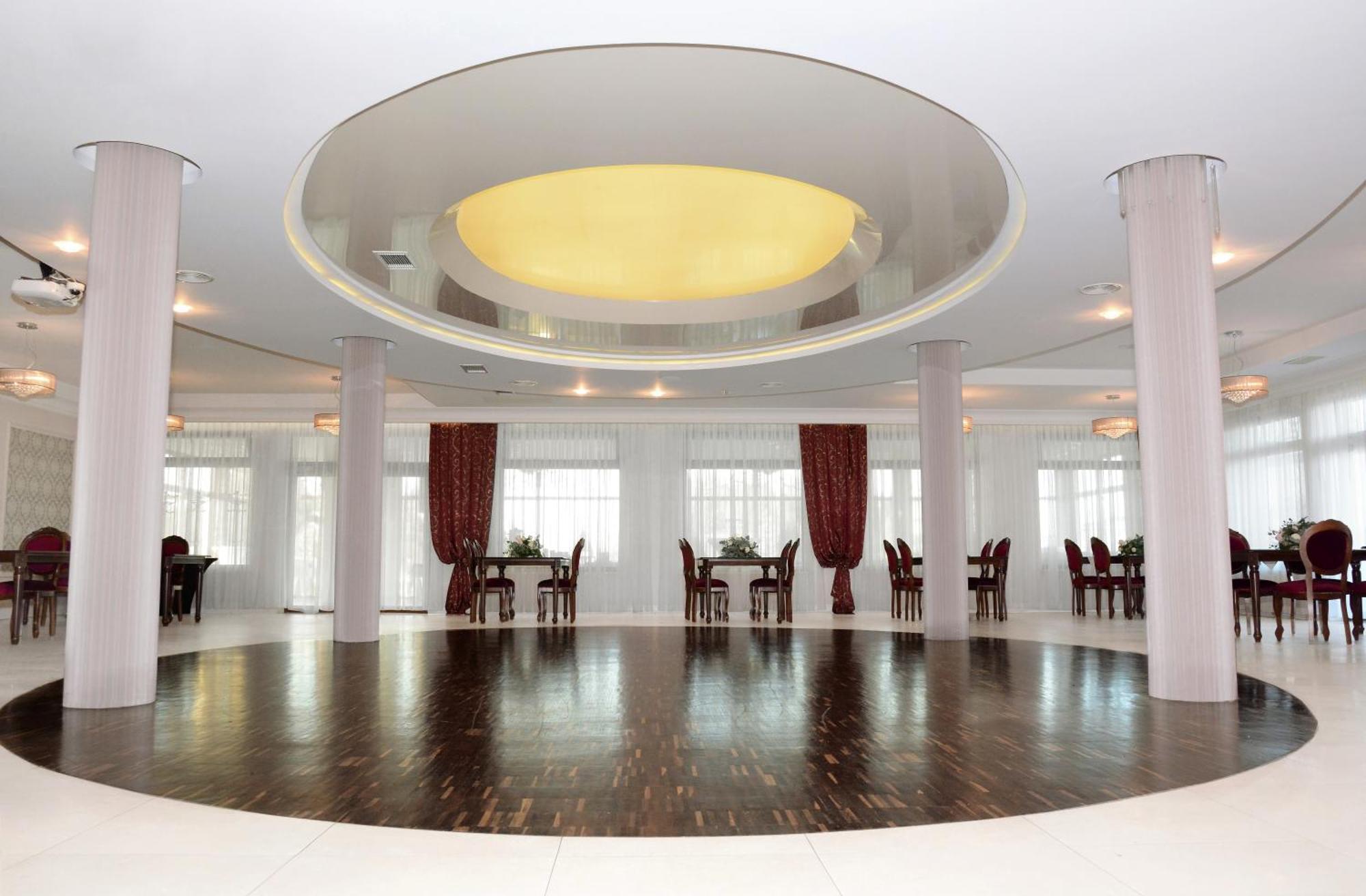 Hotel Swietokrzyski Dwor Нова Свупья Екстер'єр фото