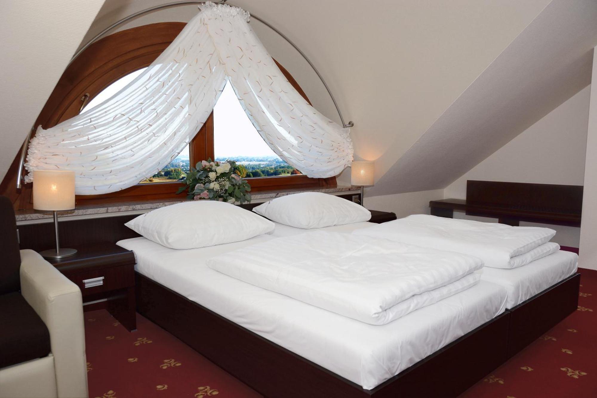 Hotel Swietokrzyski Dwor Нова Свупья Екстер'єр фото
