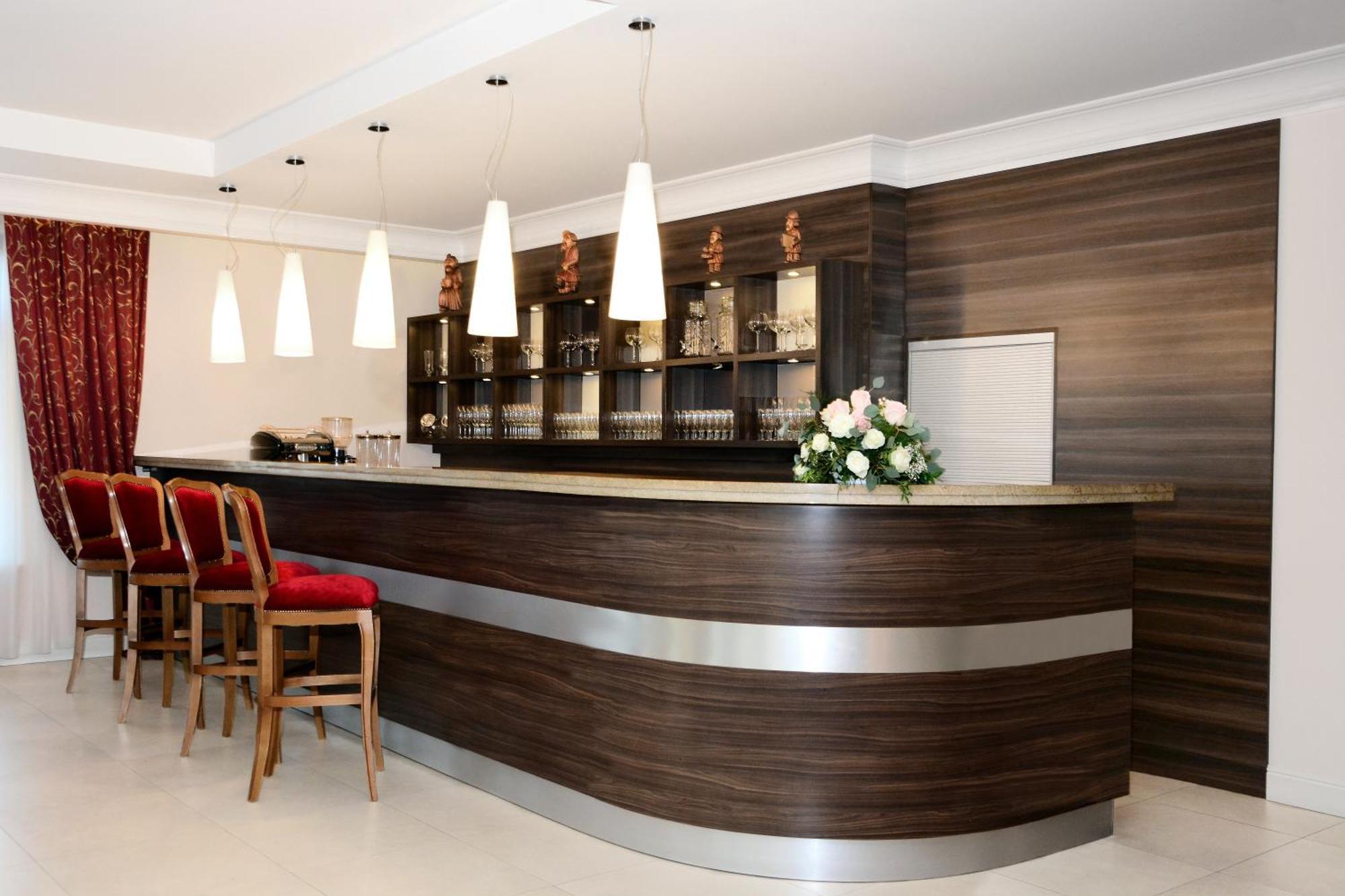 Hotel Swietokrzyski Dwor Нова Свупья Екстер'єр фото