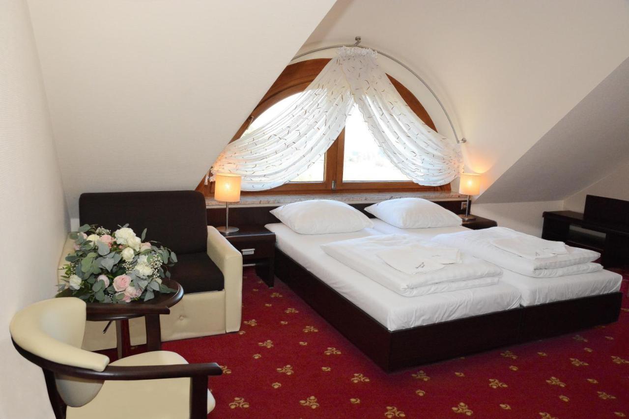 Hotel Swietokrzyski Dwor Нова Свупья Екстер'єр фото