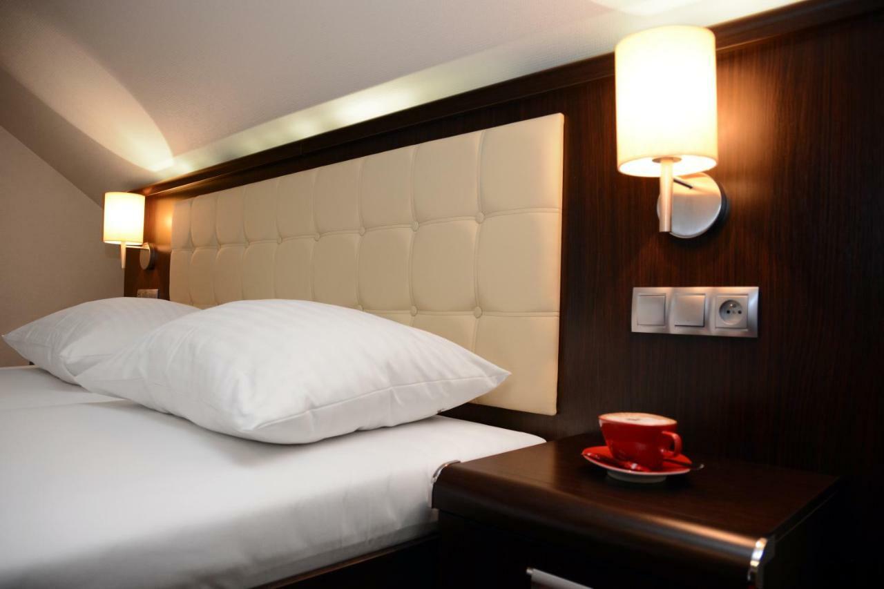 Hotel Swietokrzyski Dwor Нова Свупья Екстер'єр фото