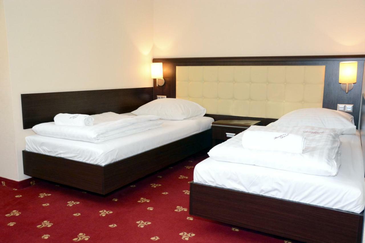 Hotel Swietokrzyski Dwor Нова Свупья Екстер'єр фото