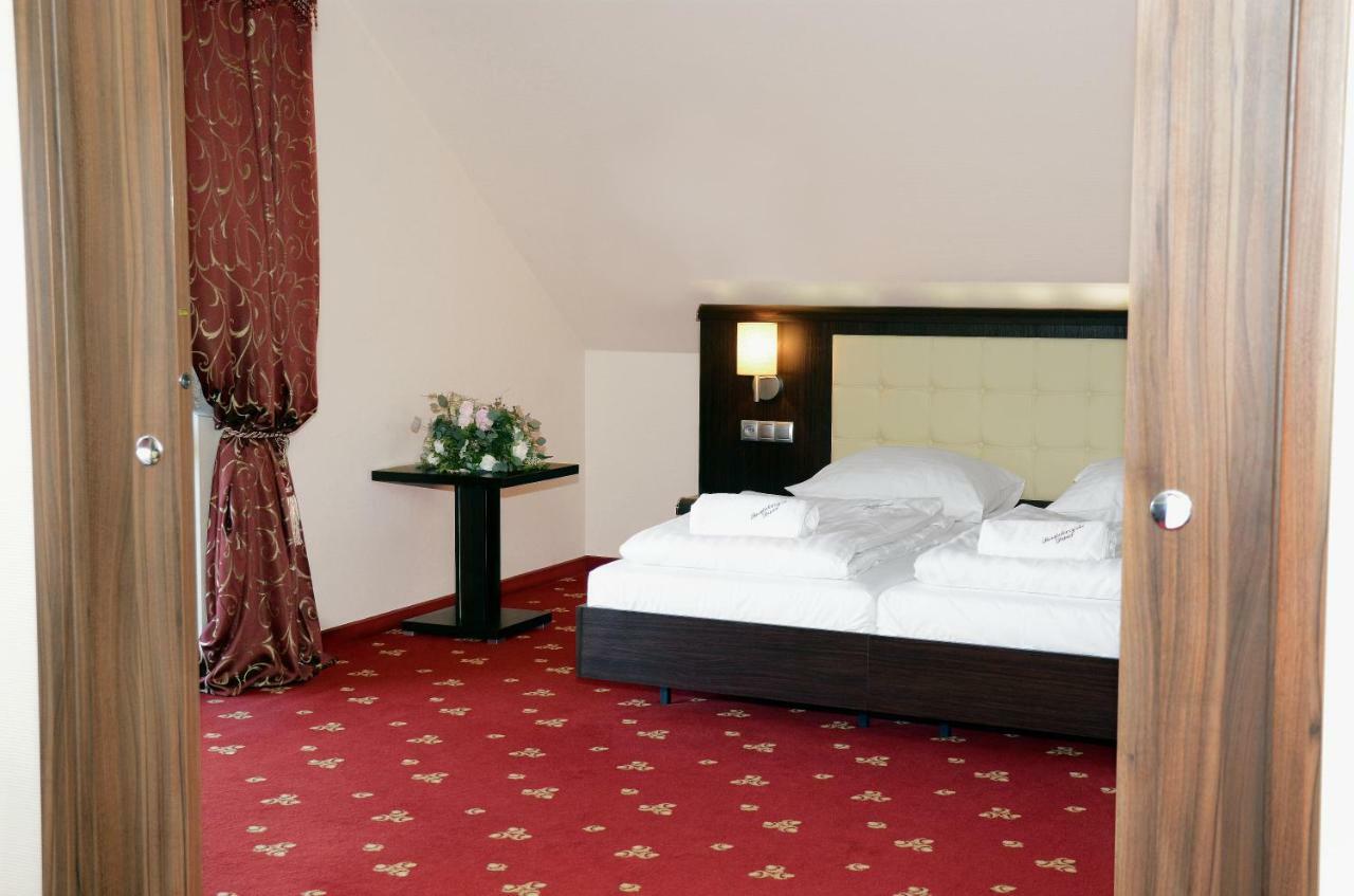 Hotel Swietokrzyski Dwor Нова Свупья Екстер'єр фото